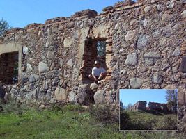 В устье р. Свислочи на холме стоит полуразрушенный старый каменный дом