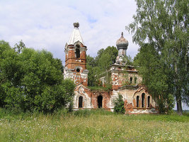 деревня Мартыново, в деревне недействующая церковь.