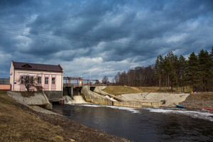 Обнос плотины ГЭС и стоянка.