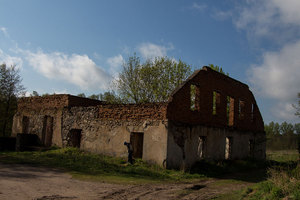 Остатки плотины и мельничного комплекса в деревне Узла.
